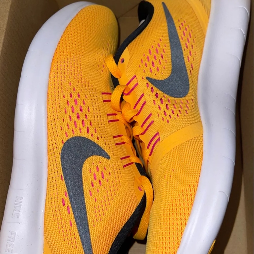 Womens Nike free rn